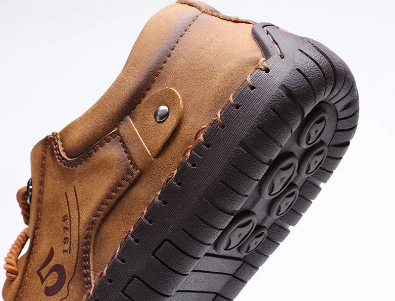 WalkEase™ Men’s Handmade Non-Slip Leather Sneakers – All-Day Comfort