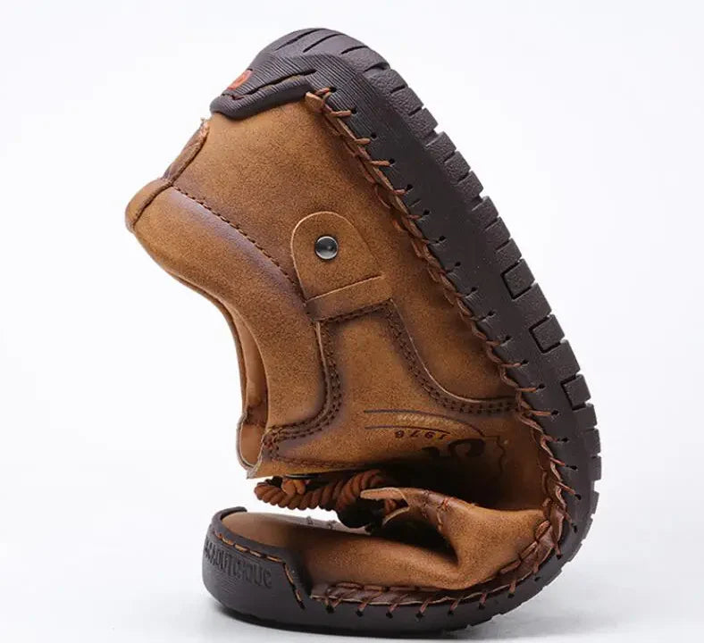 WalkEase™ Men’s Handmade Non-Slip Leather Sneakers – All-Day Comfort